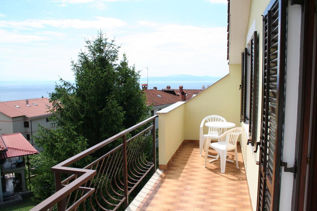 Apartments Petricic With Swimming Pool Ičići Exteriér fotografie